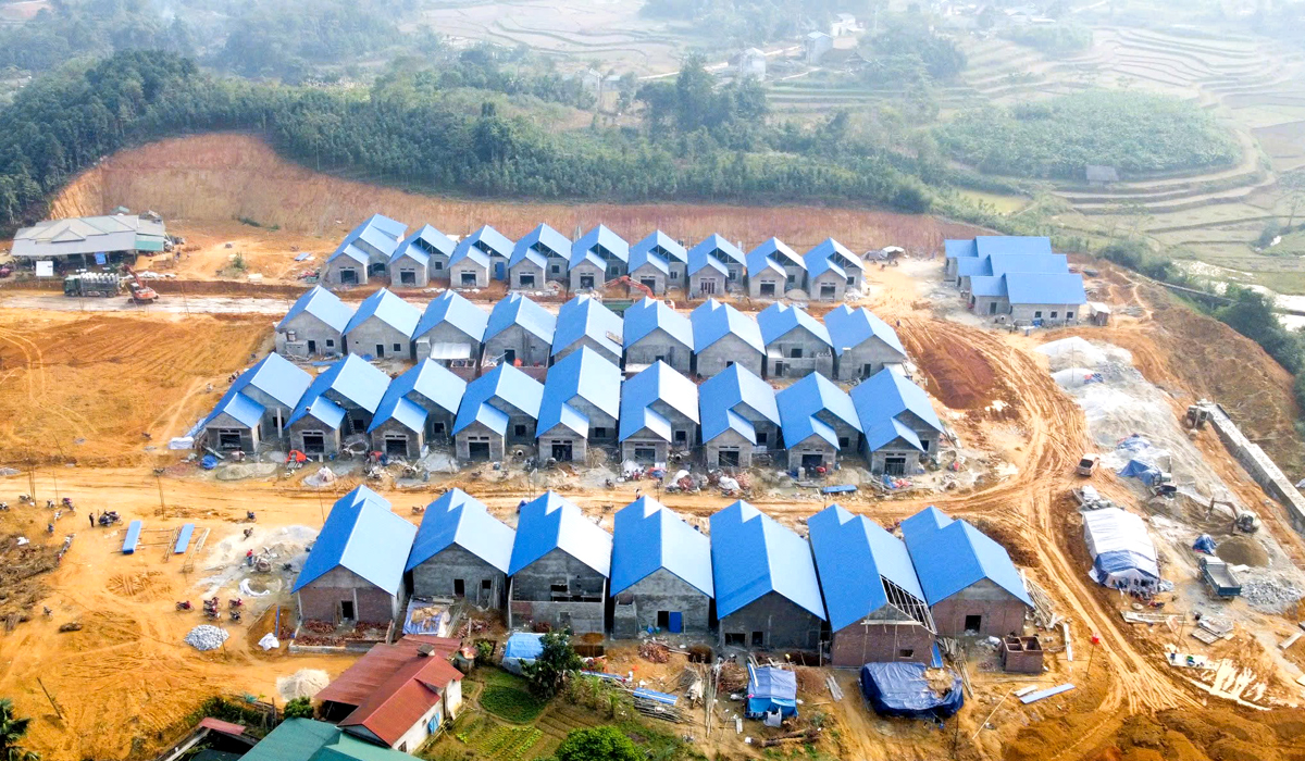 Houses with the “green colour of hope” are formed in the resettlement area of Yen Lap Village, Yen Thanh Commune (Quang Binh).