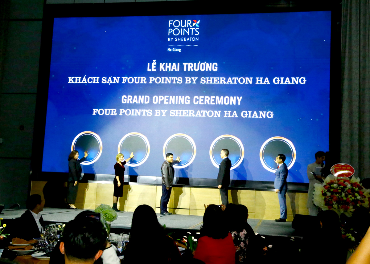 Local leaders and representatives from the investors, Marriott International, pressed a button to officially inaugurate the Four Points by Sheraton Hotel in Ha Giang.