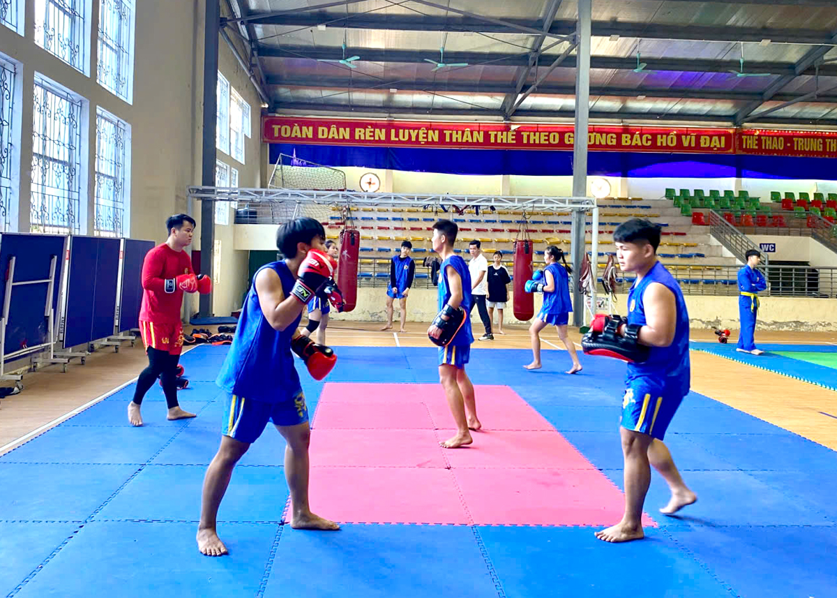 Các vận động viên lớp Vovinam nỗ lực tập luyện hướng tới những giải đấu sắp tới.