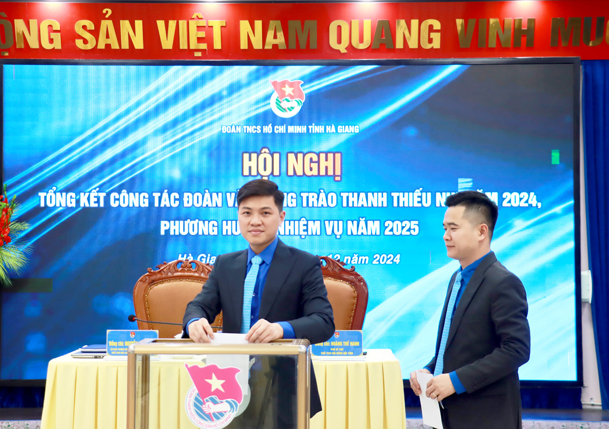 Các đại biểu tiến hành bỏ phiếu bầu 2 chức danh Phó Bí thư Tỉnh đoàn.