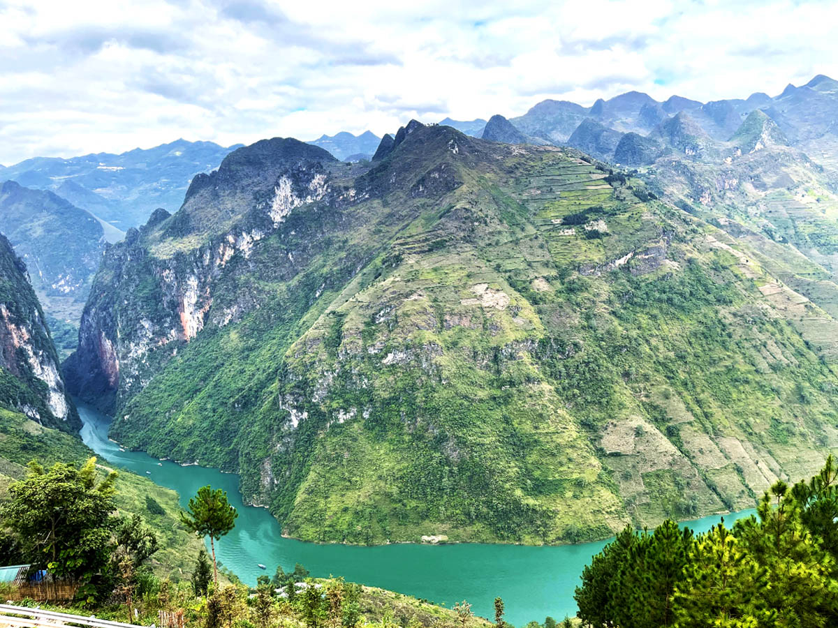 The reservoir of Nho Que 1 Hydropower Plant resembles a soft blue silk ribbon.