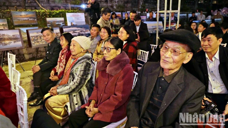 Delegates attending the exhibition.