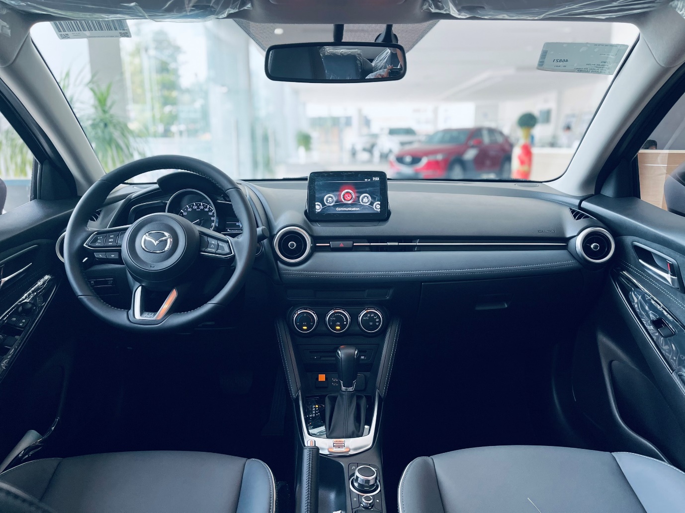 Đổi màu nội thất xe Mazda 2: Kinh nghiệm, bảng giá 2022