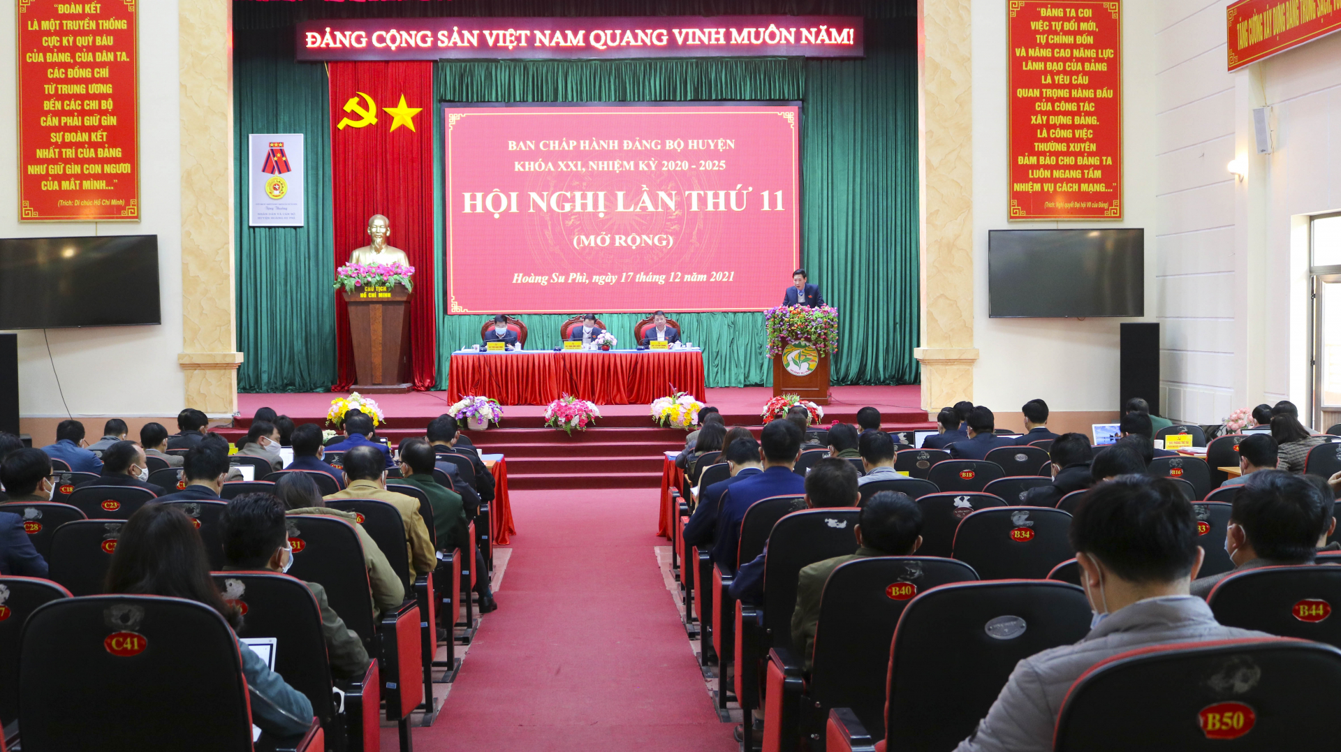 Toàn cảnh hội nghị.