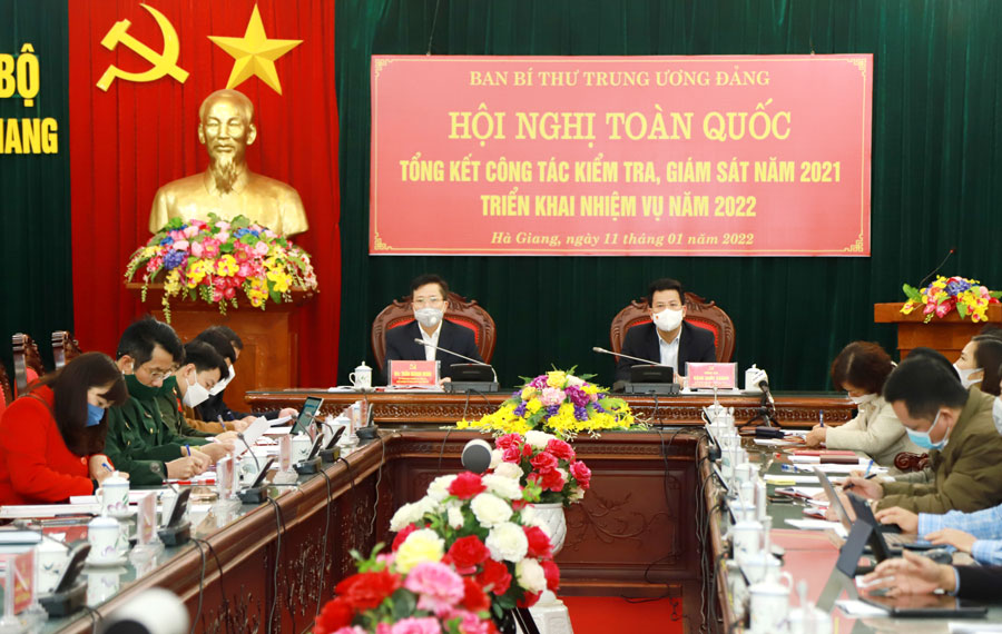 Bí thư Tỉnh ủy Đặng Quốc Khánh và Chủ nhiệm Ủy ban Kiểm tra Tỉnh ủy Trần Quang Minh chủ trì tại điểm cầu tỉnh